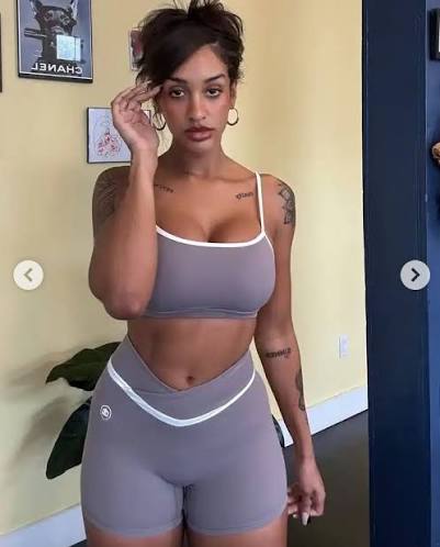 Zoey Sinn

