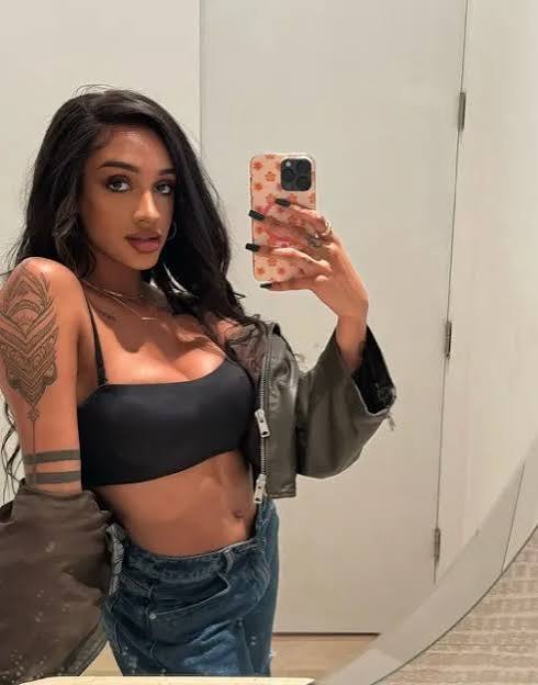 Zoey Sinn
